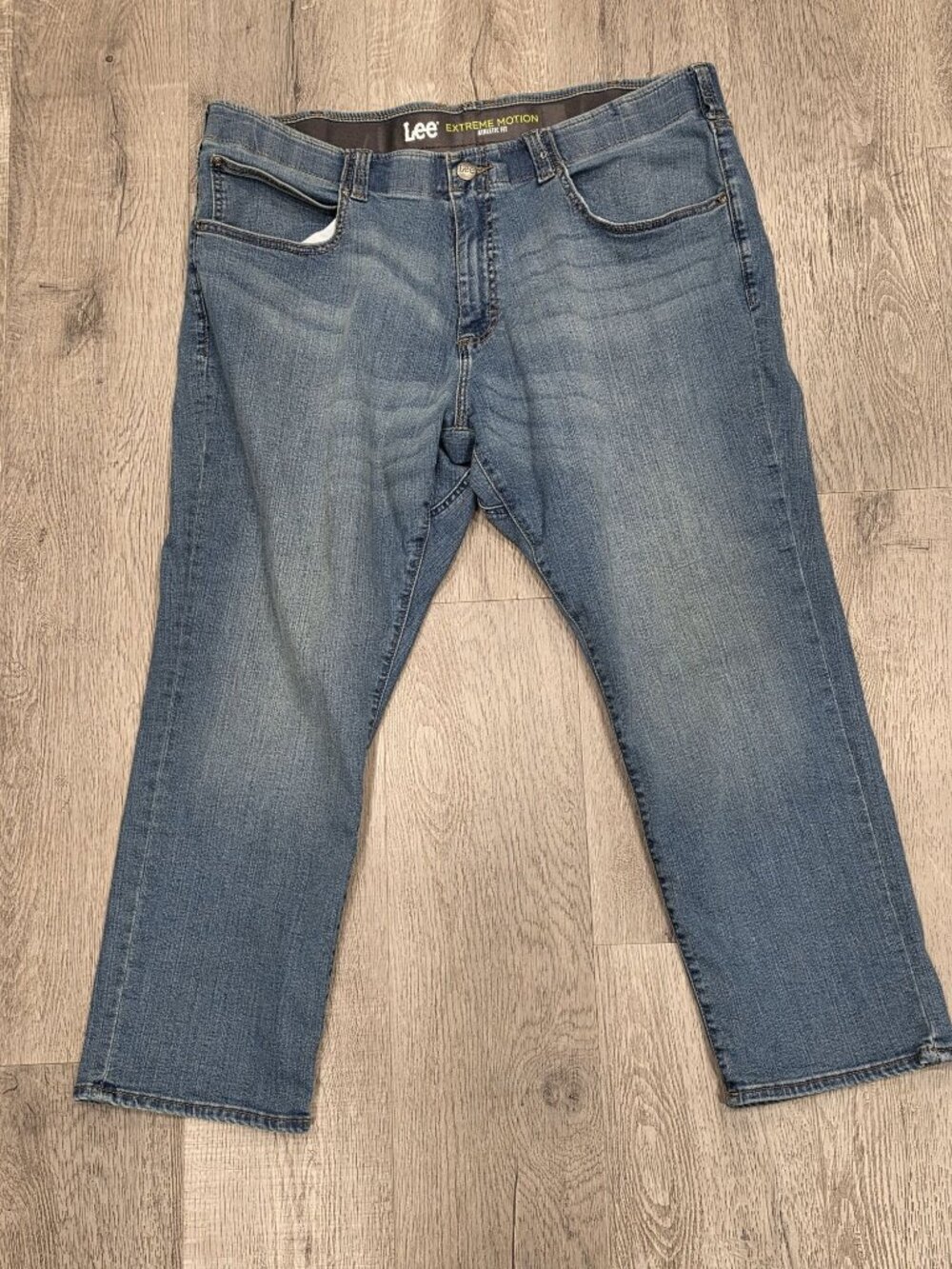 Lee Mens Extreme Motion Athletic Fit Jeans Size 44x28 Medium Wash Denim